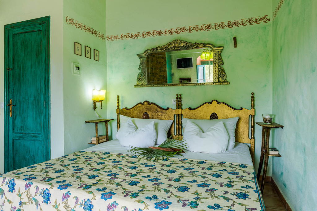 Finca Can Duvai_Superior_Apartment_Englischeszimmer_Bett.webp