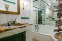 Finca Can Duvai_Superior_Apartment_Englischeszimmer_Bad.webp