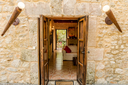 Finca Can Duvai_Suite_Apartmen_Rosenhaus_Eingang1.webp