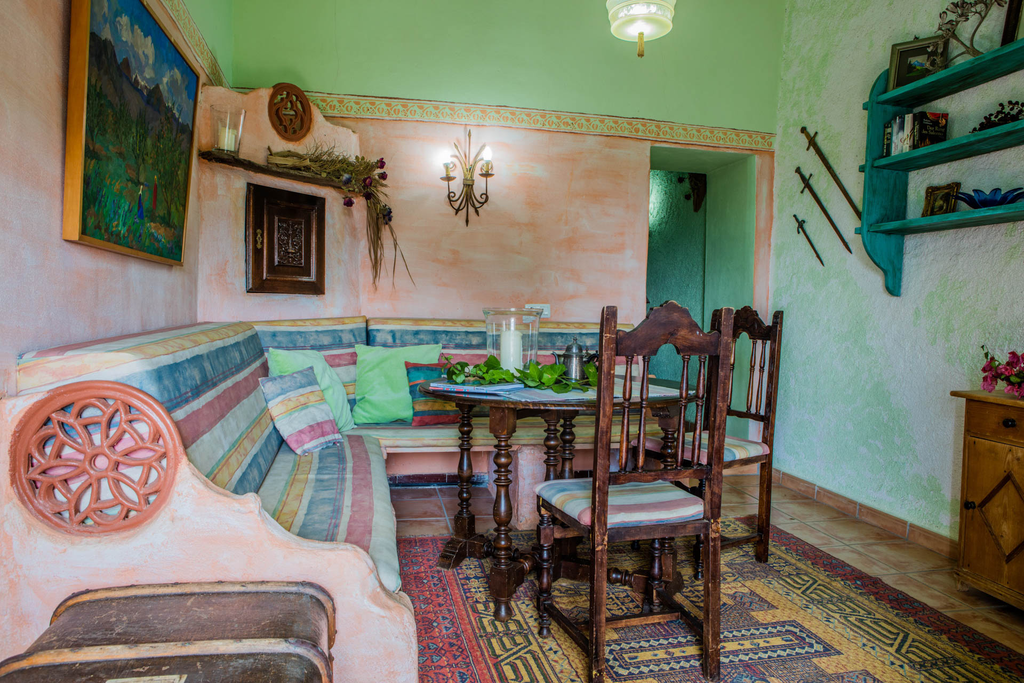 Finca Can Duvai_Superior_Apartment_Balkonzimmer_Esszimmer.webp