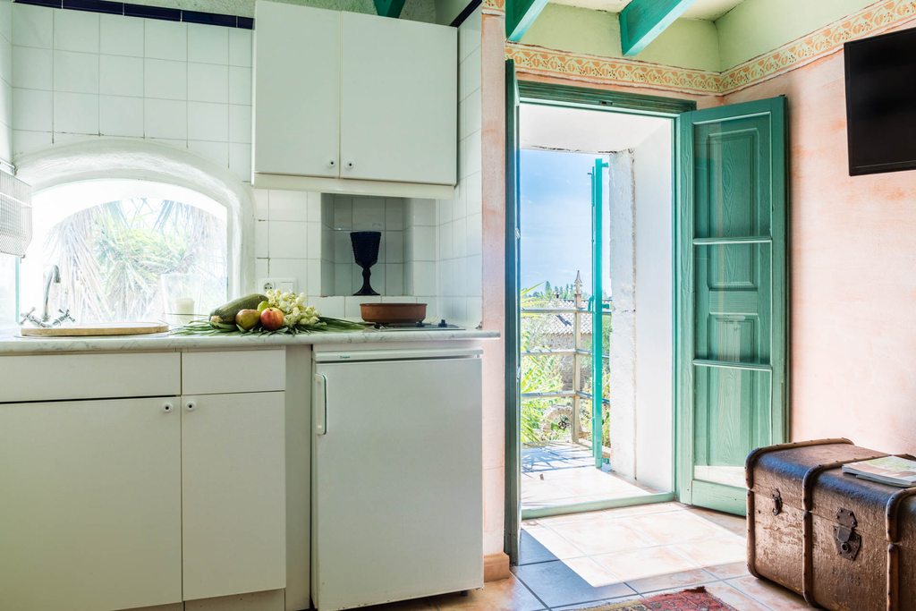 Finca Can Duvai_Superior_Apartment_Balkonzimmer_Küche.webp