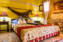 Finca Can Duvai_Superior_Garten_Apartment_Roteszimmer_Bett1.webp