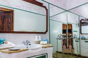 Finca Can Duvai_Superior_Garten_Apartment_Roteszimmer_Bad.webp