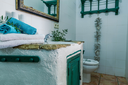 Finca Can Duvai_Superior_Garten_Apartment_Pastellzimmer_Bad.webp